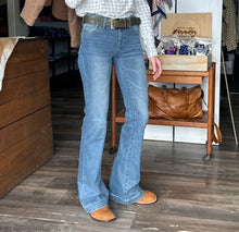 Load image into Gallery viewer, CC Signature KOTA Slim Trouser Jean